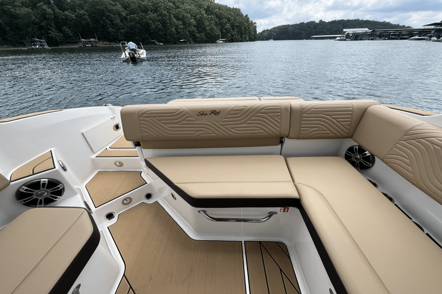 Slide: The Image of Sea Ray SDX 270 Surf 2025 - 11