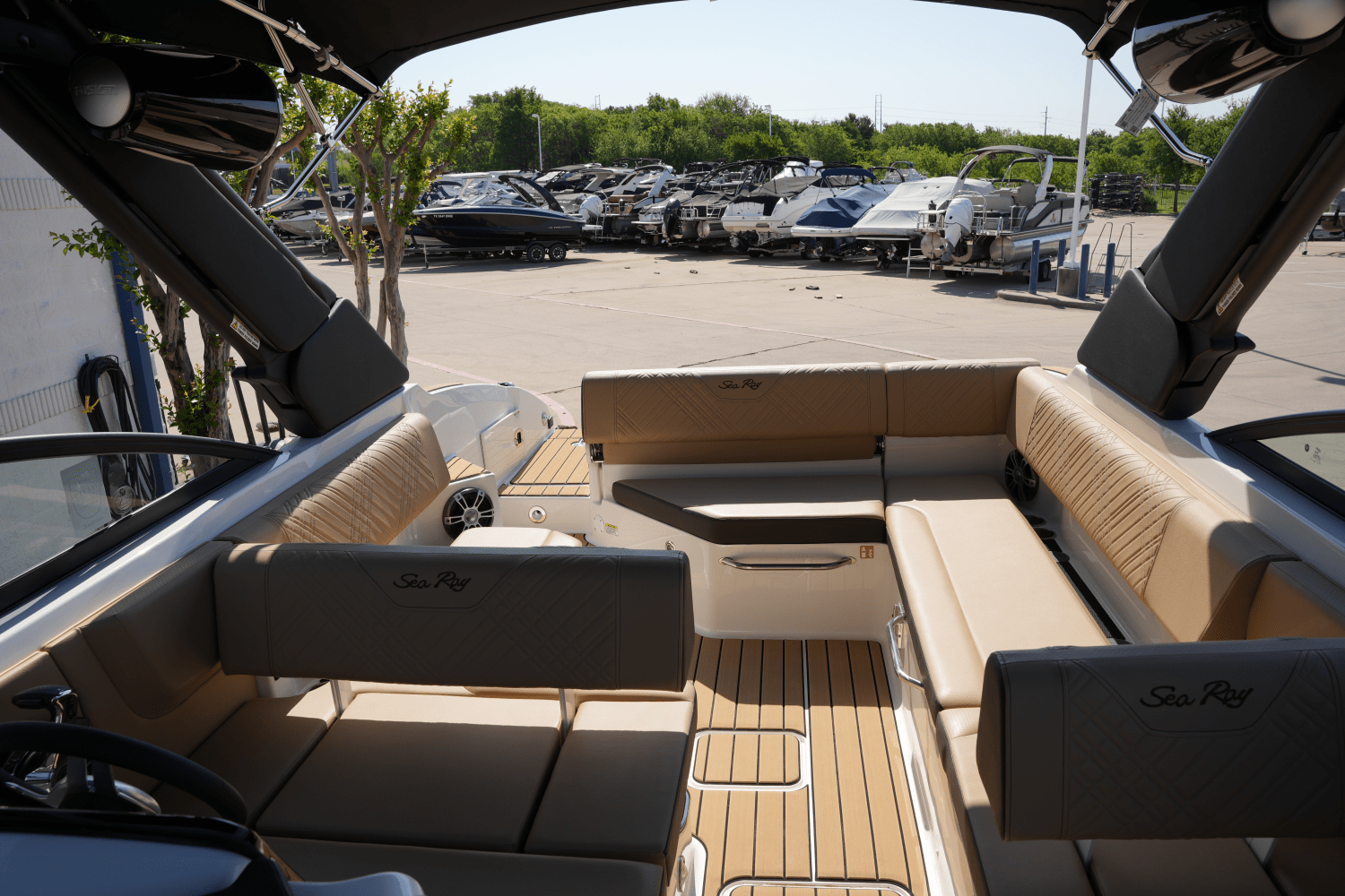 Slide: The Image of Sea Ray SDX 270 Surf 2025 - 12