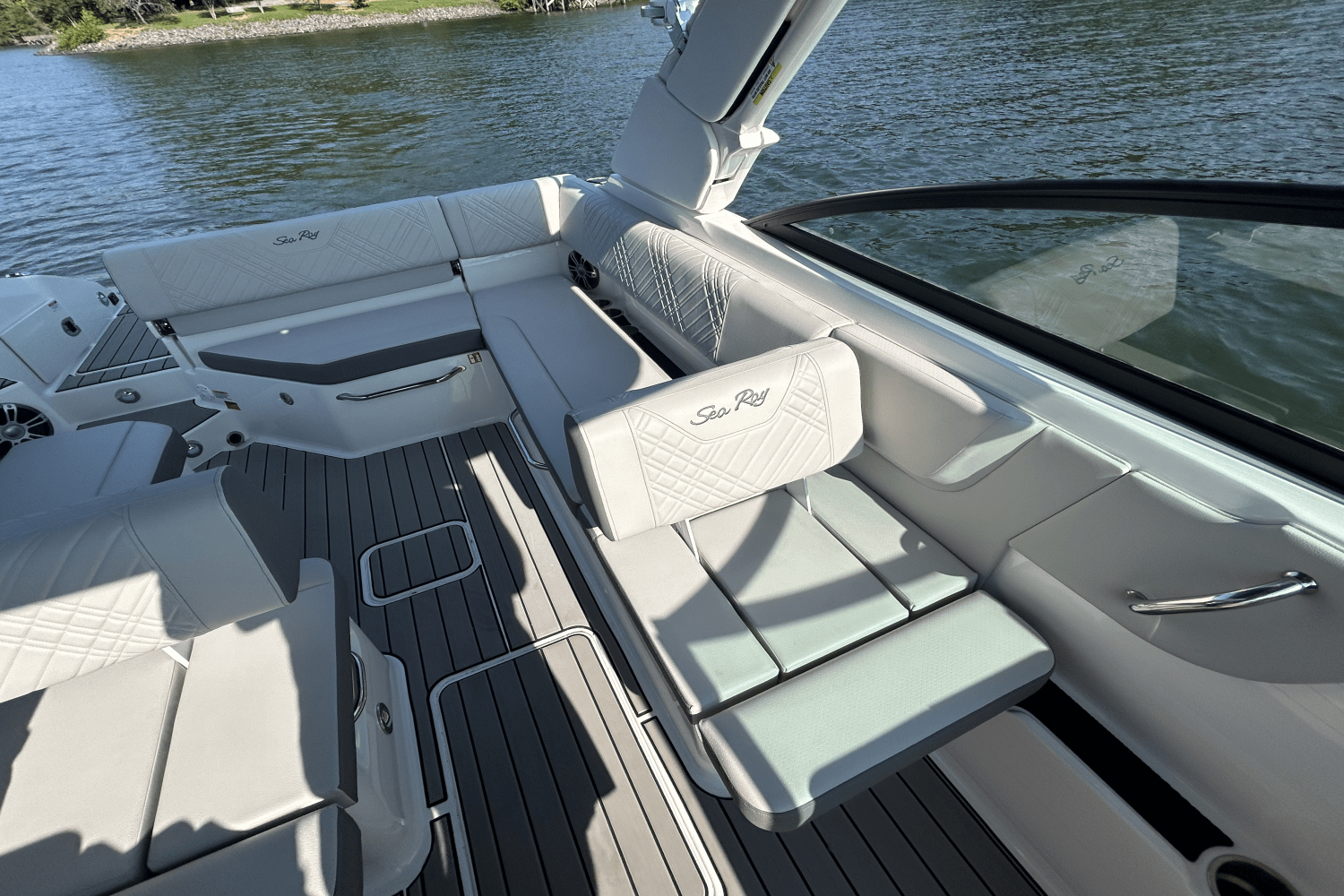 Slide: The Image of Sea Ray SDX 270 Surf 2025 - 13