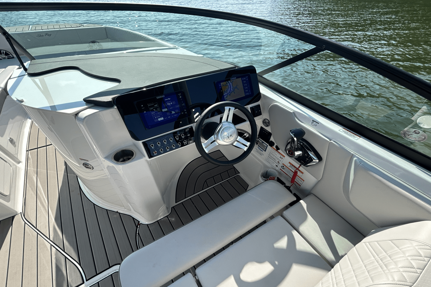 Slide: The Image of Sea Ray SDX 270 Surf 2025 - 14
