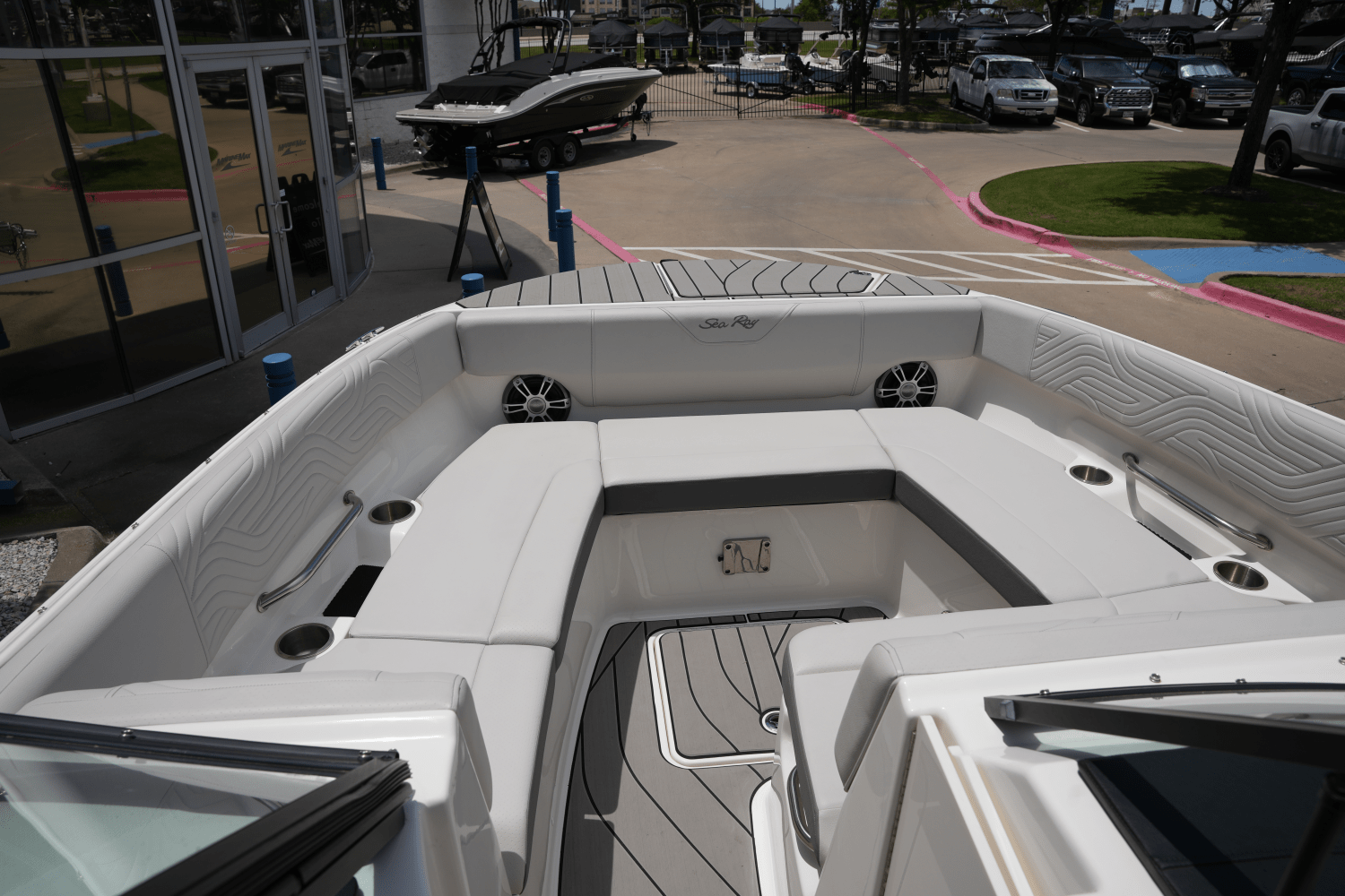 Slide: The Image of Sea Ray SDX 270 Surf 2025 - 15
