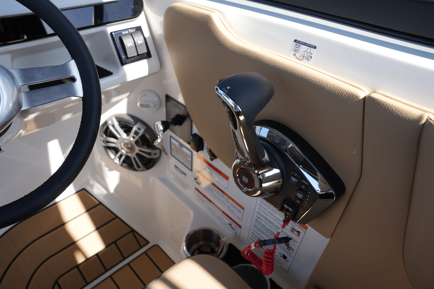 Slide: The Image of Sea Ray SDX 270 Surf 2025 - 15