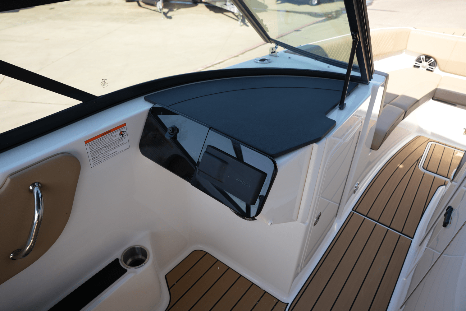 Slide: The Image of Sea Ray SDX 270 Surf 2025 - 16