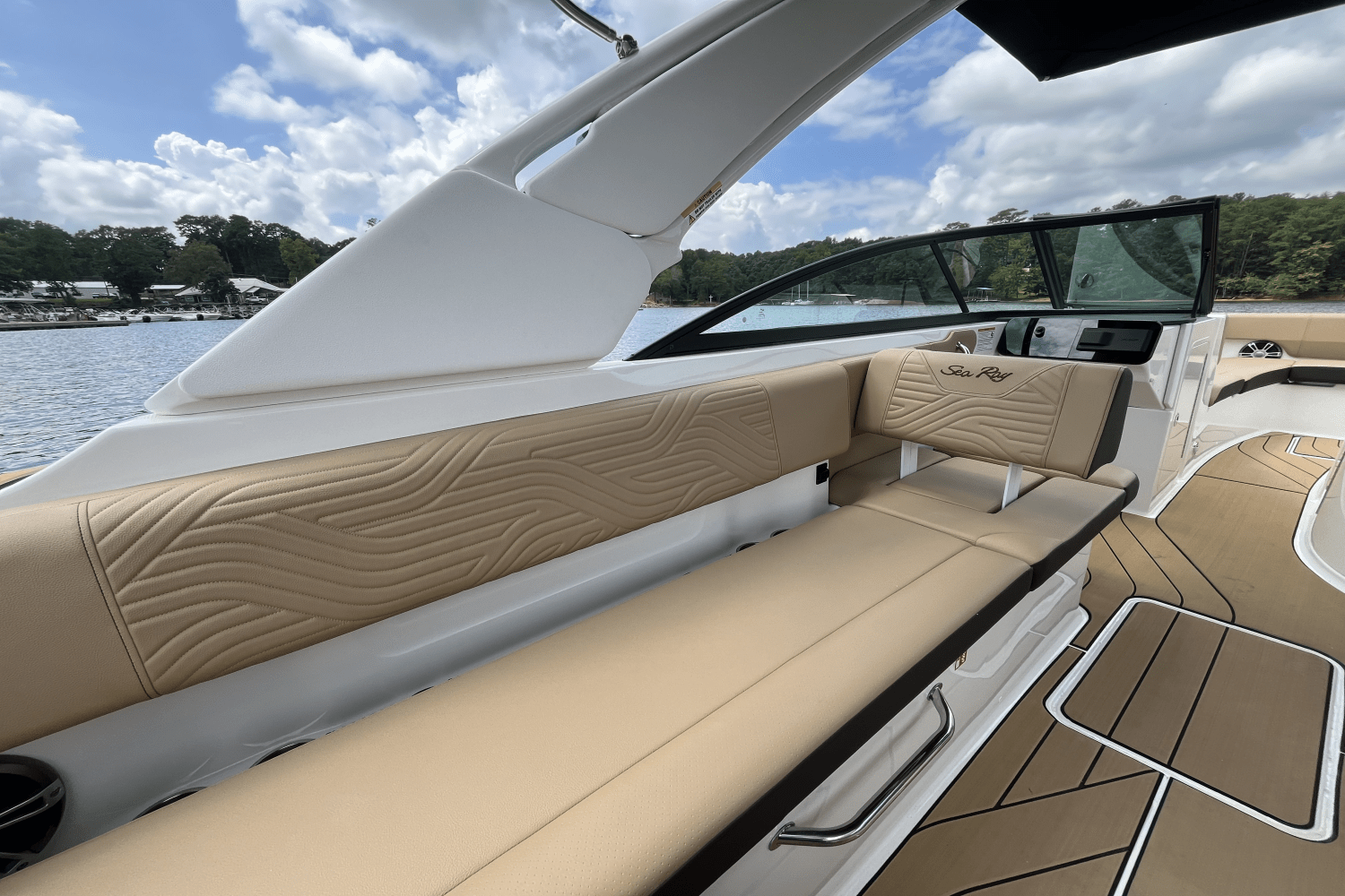 Slide: The Image of Sea Ray SDX 270 Surf 2025 - 16