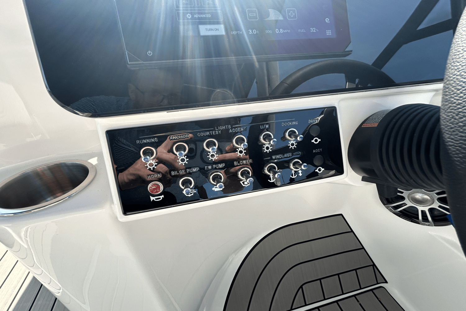 Slide: The Image of Sea Ray SDX 270 Surf 2025 - 17