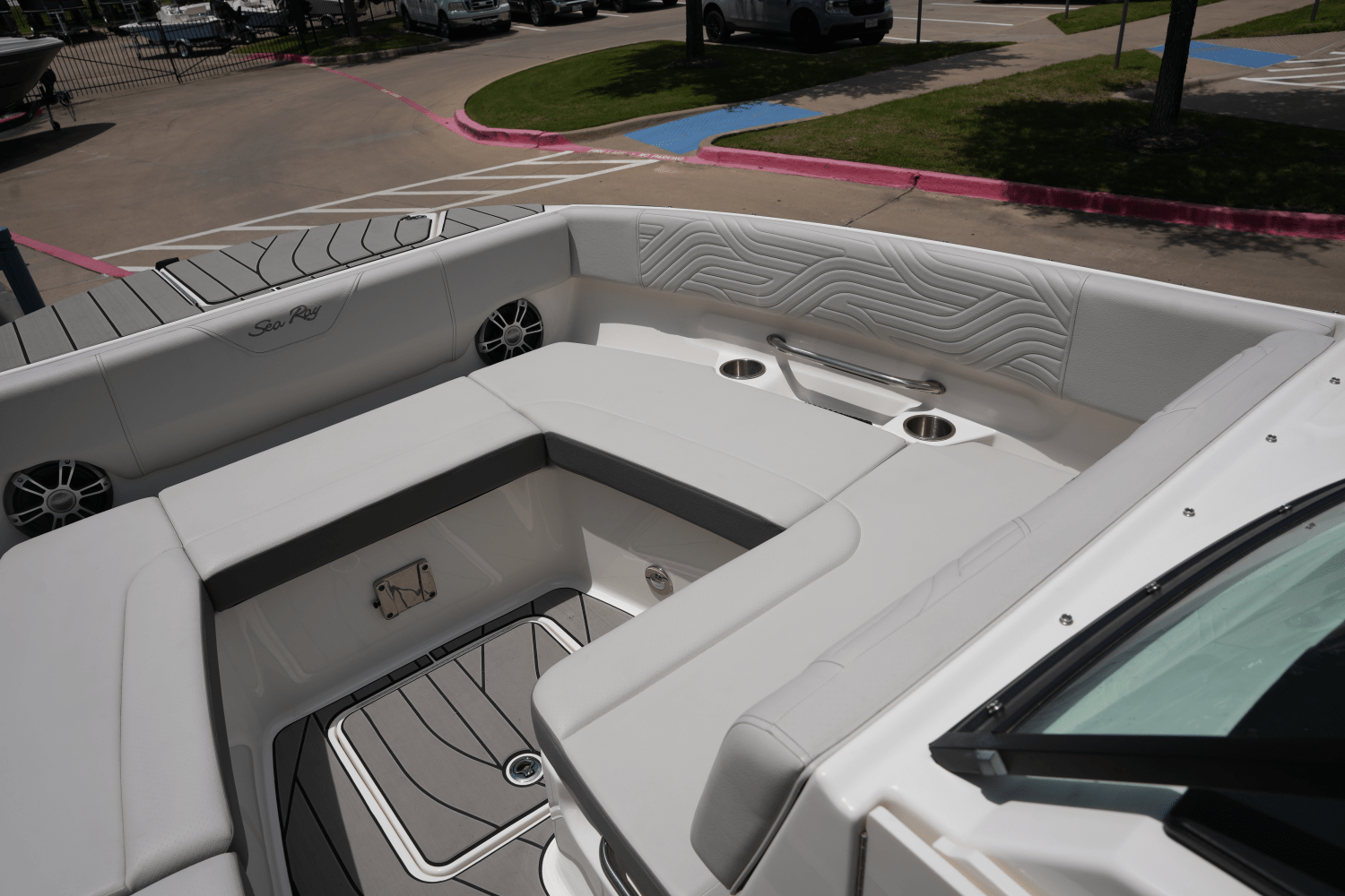 Slide: The Image of Sea Ray SDX 270 Surf 2025 - 17