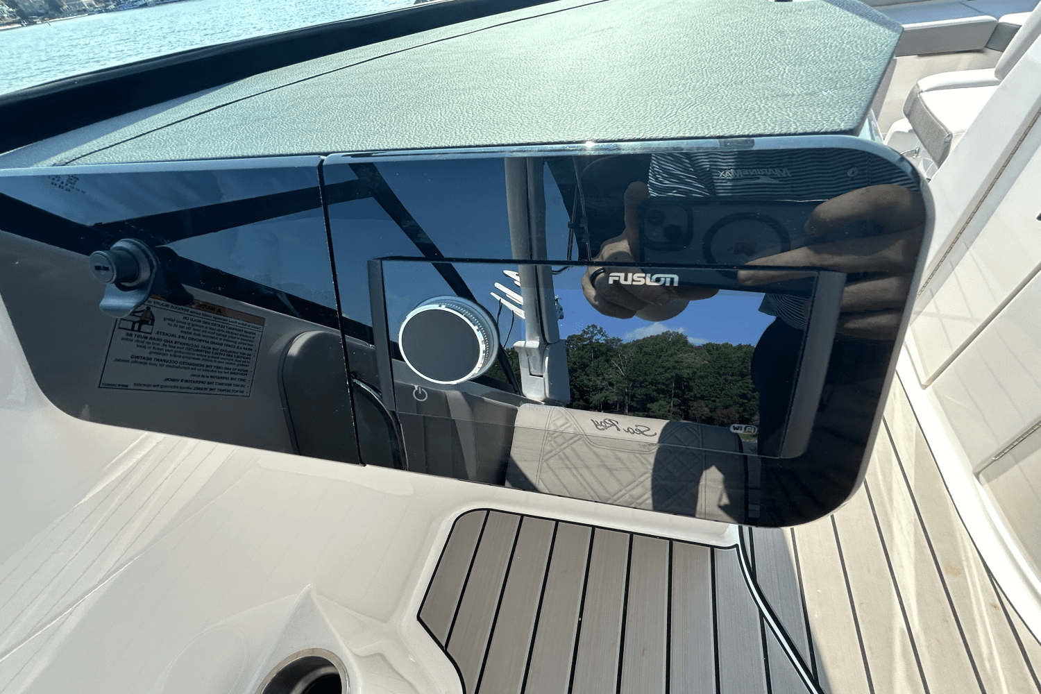 Slide: The Image of Sea Ray SDX 270 Surf 2025 - 18