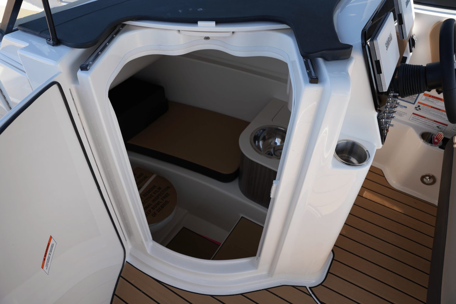 Slide: The Image of Sea Ray SDX 270 Surf 2025 - 18