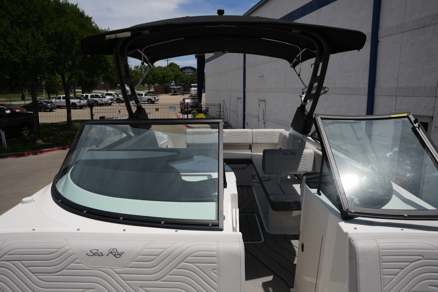 Slide: The Image of Sea Ray SDX 270 Surf 2025 - 19