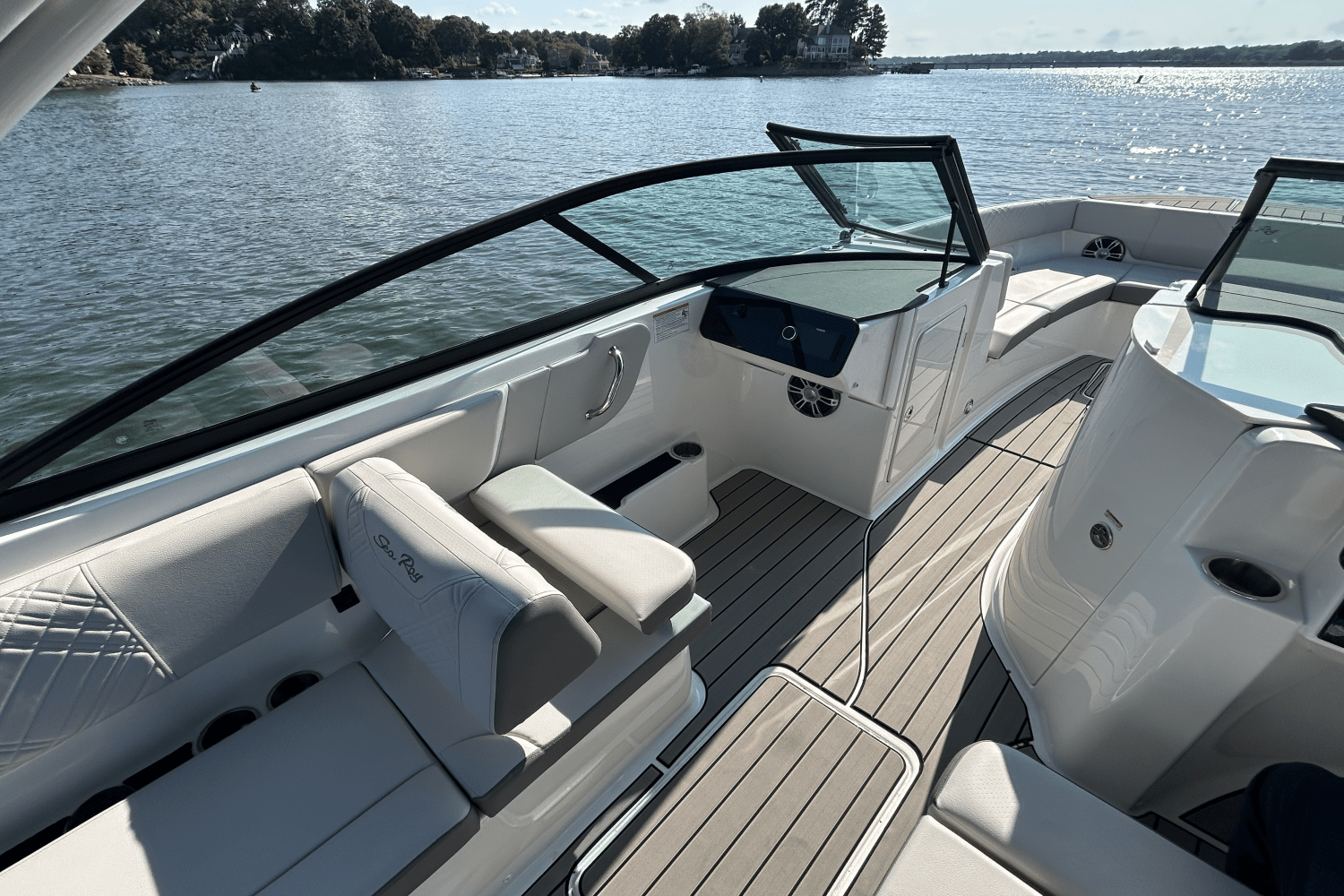 Slide: The Image of Sea Ray SDX 270 Surf 2025 - 19