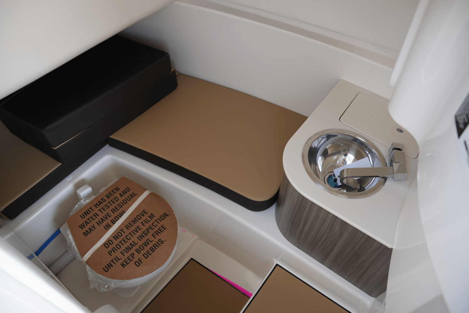 Slide: The Image of Sea Ray SDX 270 Surf 2025 - 19