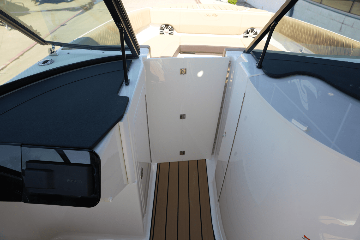 Slide: The Image of Sea Ray SDX 270 Surf 2025 - 20