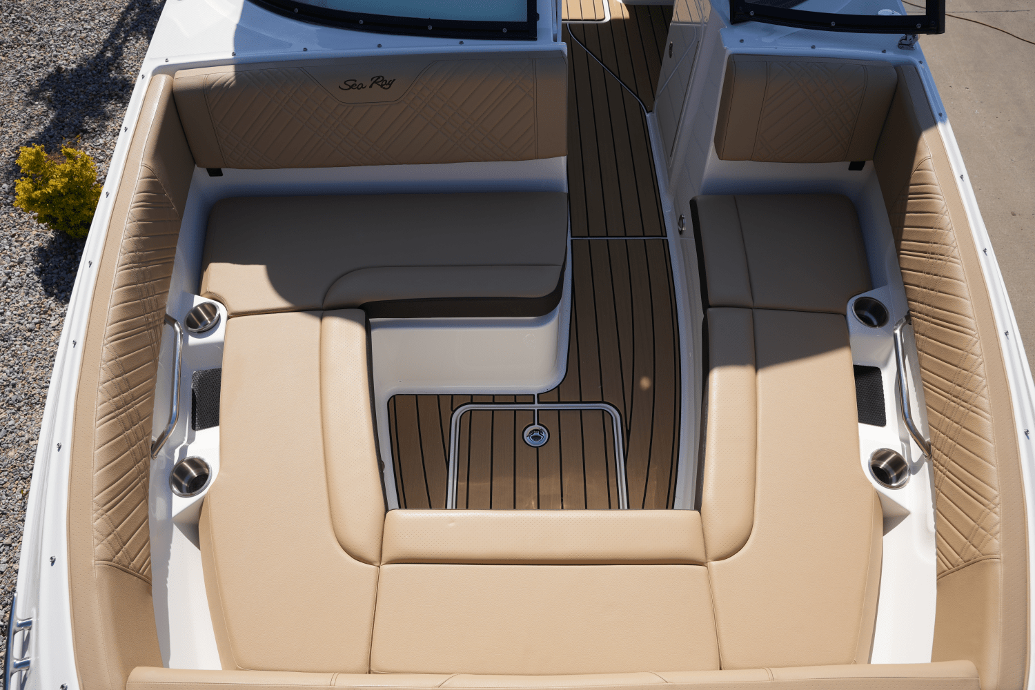 Slide: The Image of Sea Ray SDX 270 Surf 2025 - 22