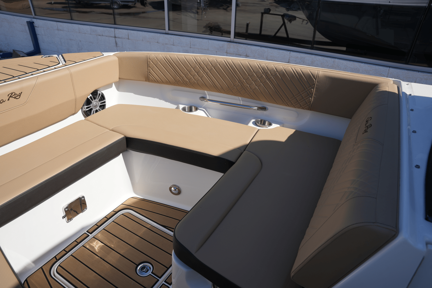 Slide: The Image of Sea Ray SDX 270 Surf 2025 - 23