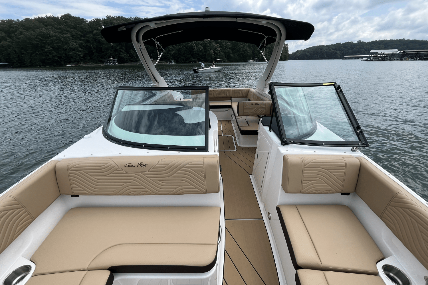 Slide: The Image of Sea Ray SDX 270 Surf 2025 - 23