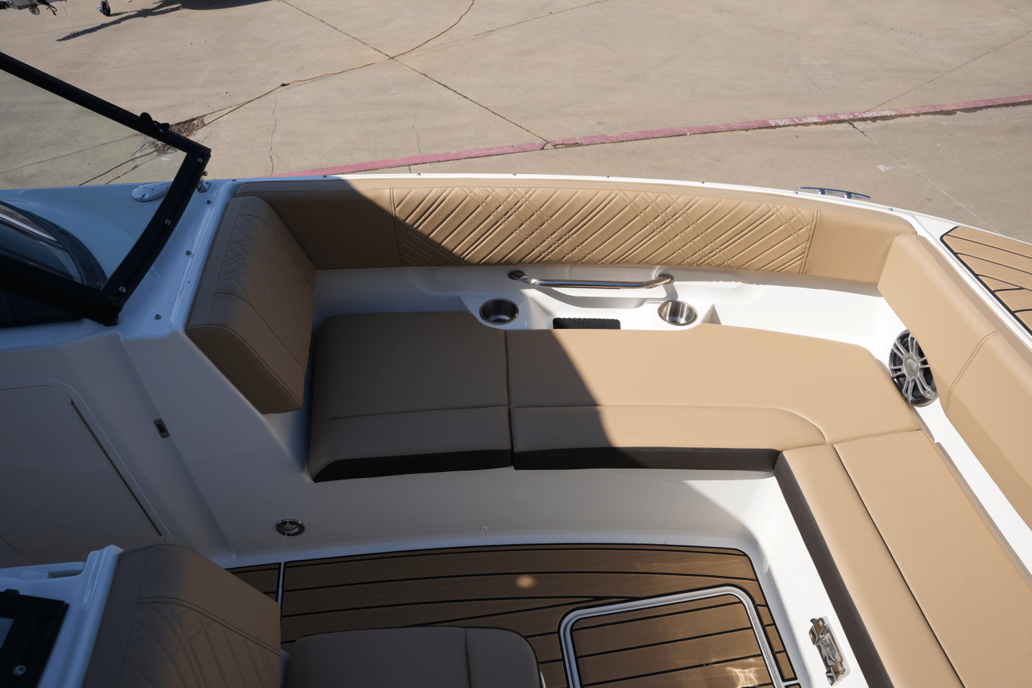 Slide: The Image of Sea Ray SDX 270 Surf 2025 - 24