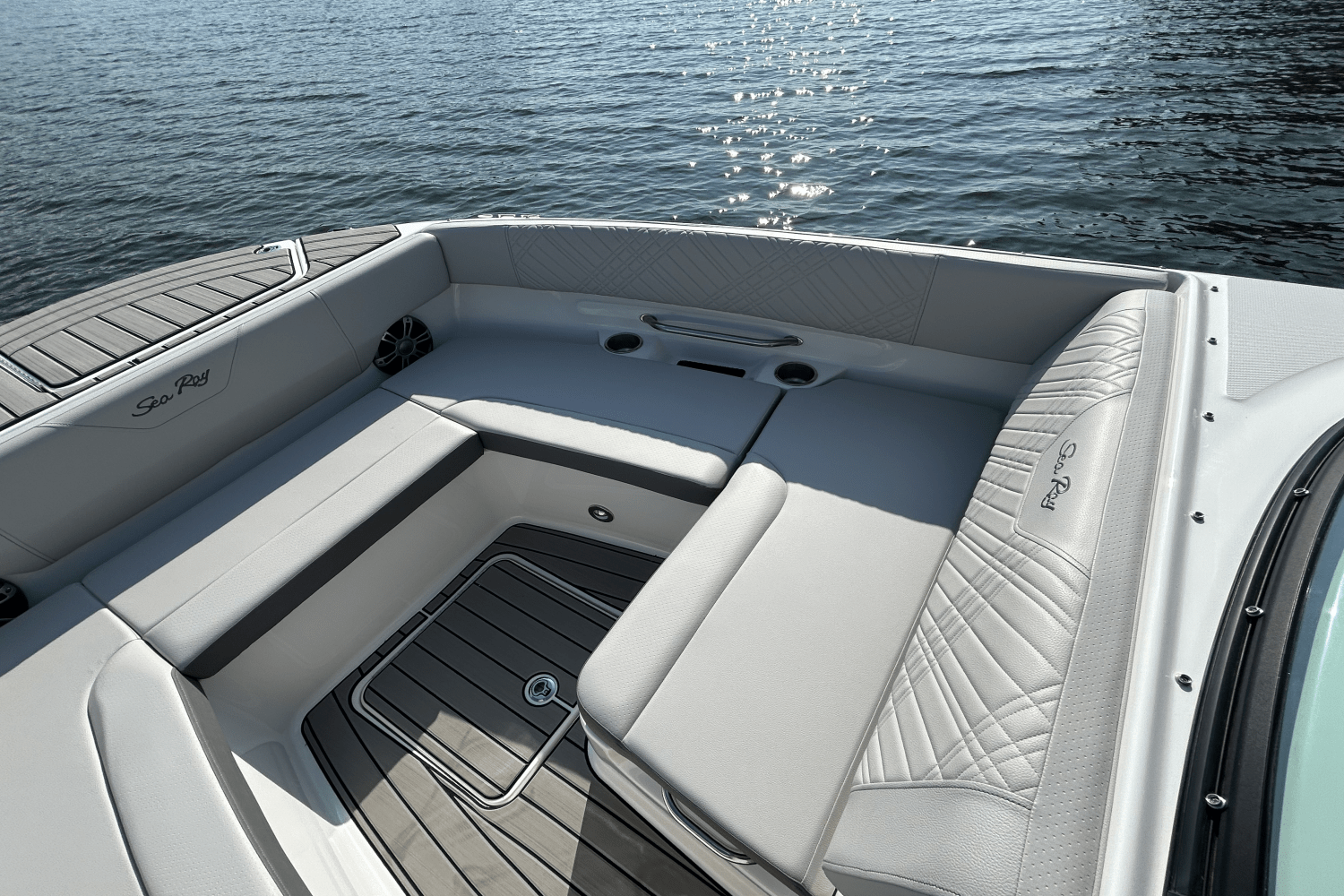 Slide: The Image of Sea Ray SDX 270 Surf 2025 - 25