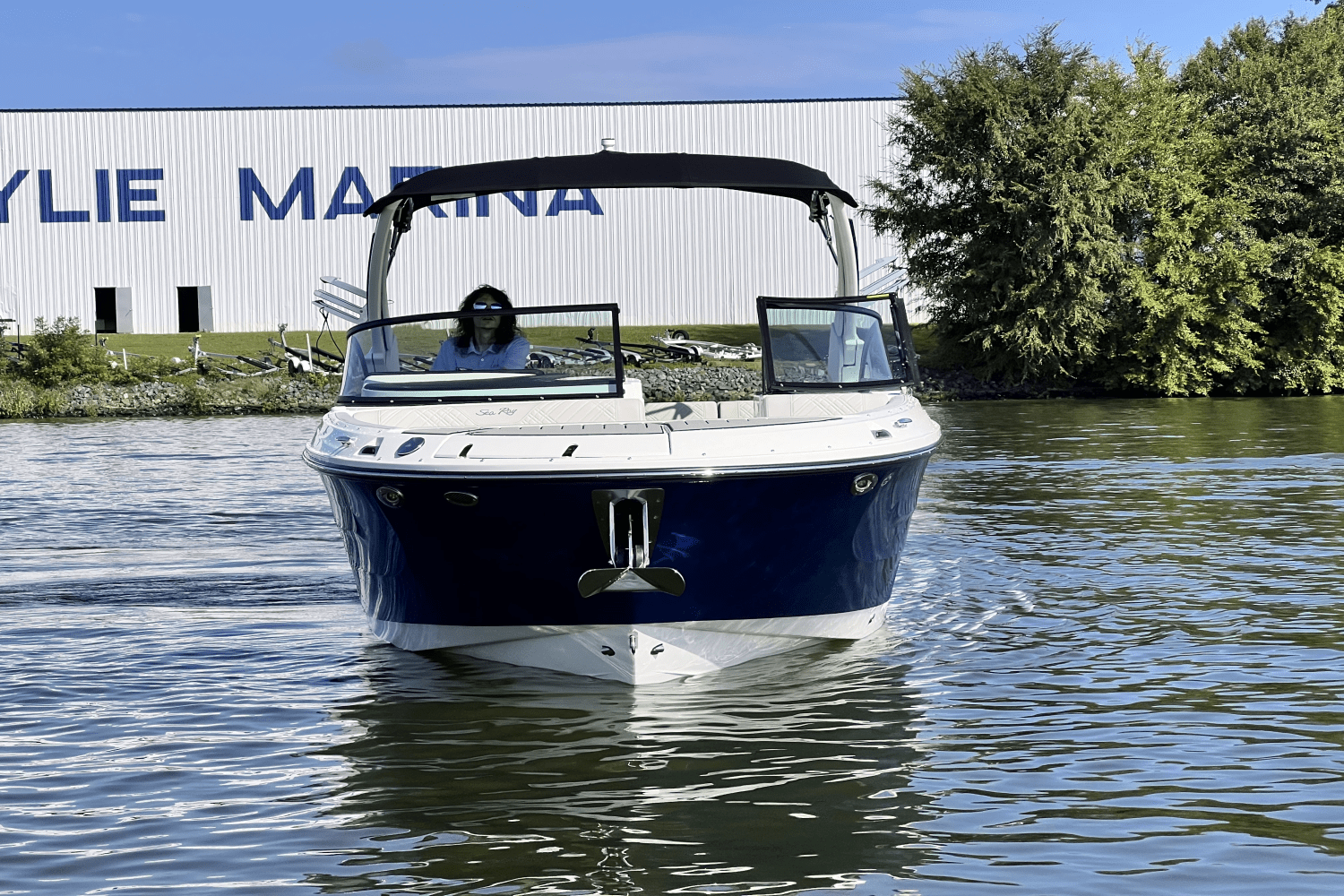 Slide: The Image of Sea Ray SDX 270 Surf 2025 - 3
