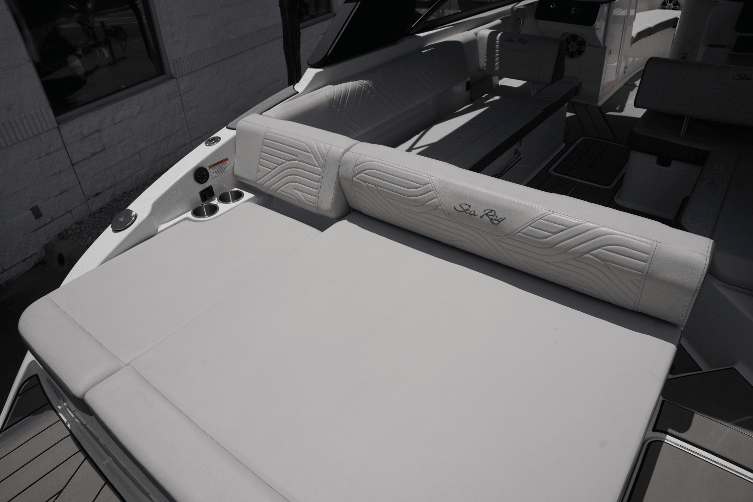 Slide: The Image of Sea Ray SDX 270 Surf 2025 - 4