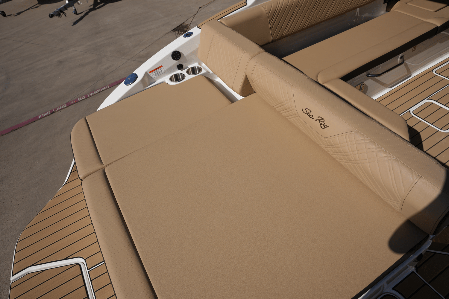 Slide: The Image of Sea Ray SDX 270 Surf 2025 - 4