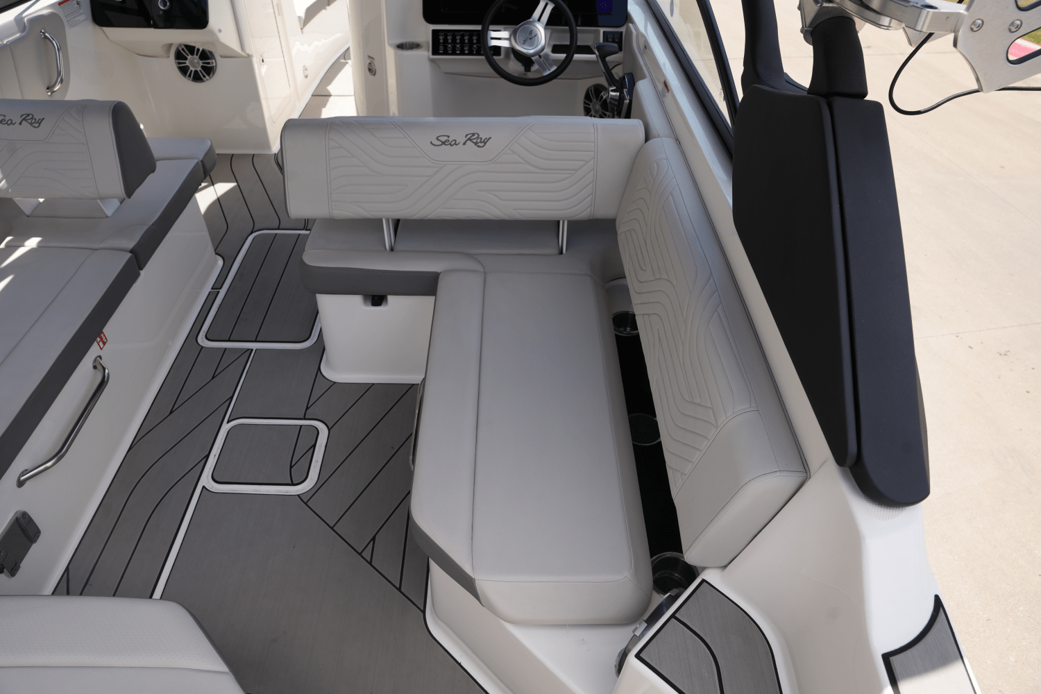 Slide: The Image of Sea Ray SDX 270 Surf 2025 - 8