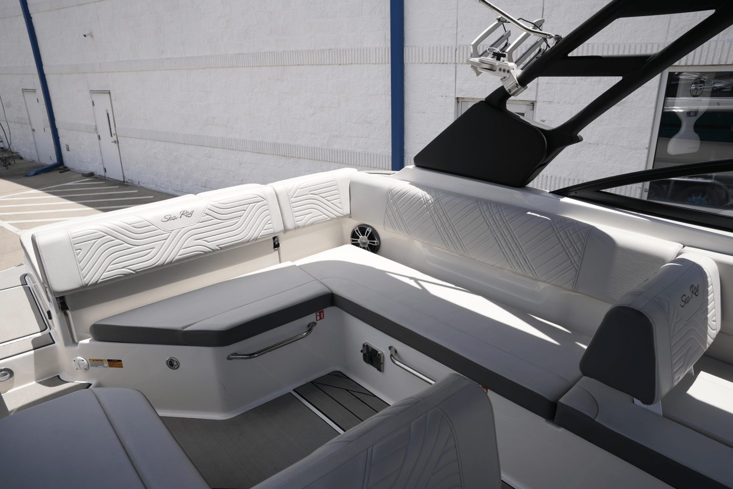 Slide: The Image of Sea Ray SDX 270 Surf 2025 - 9