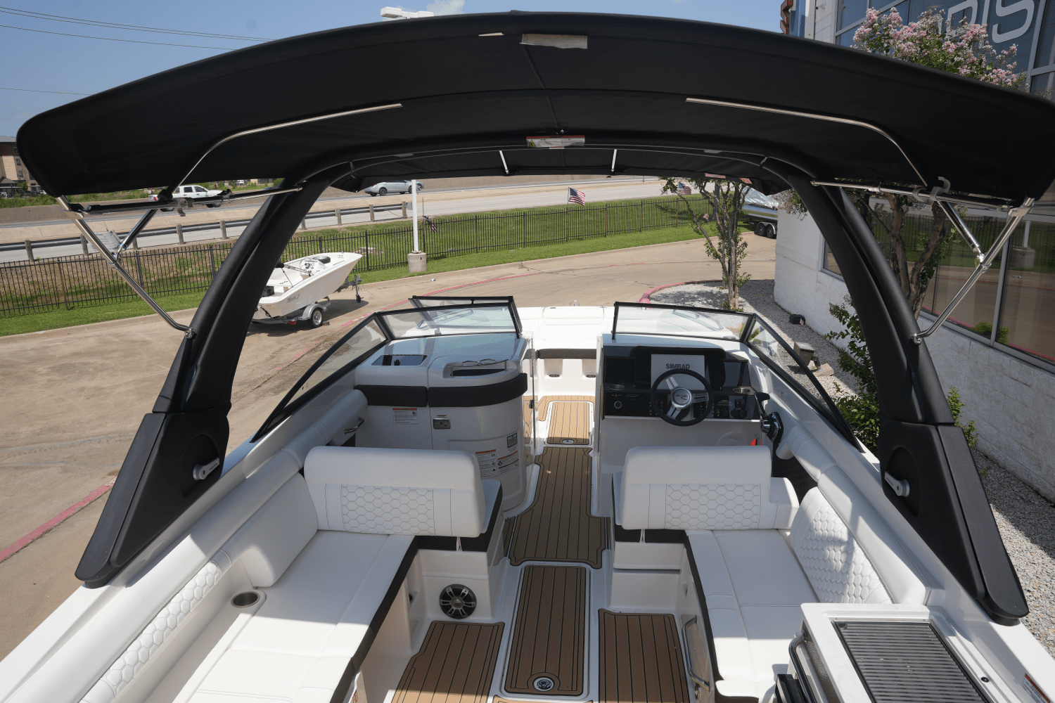 Slide: The Image of Sea Ray SDX 290 2025 - 10