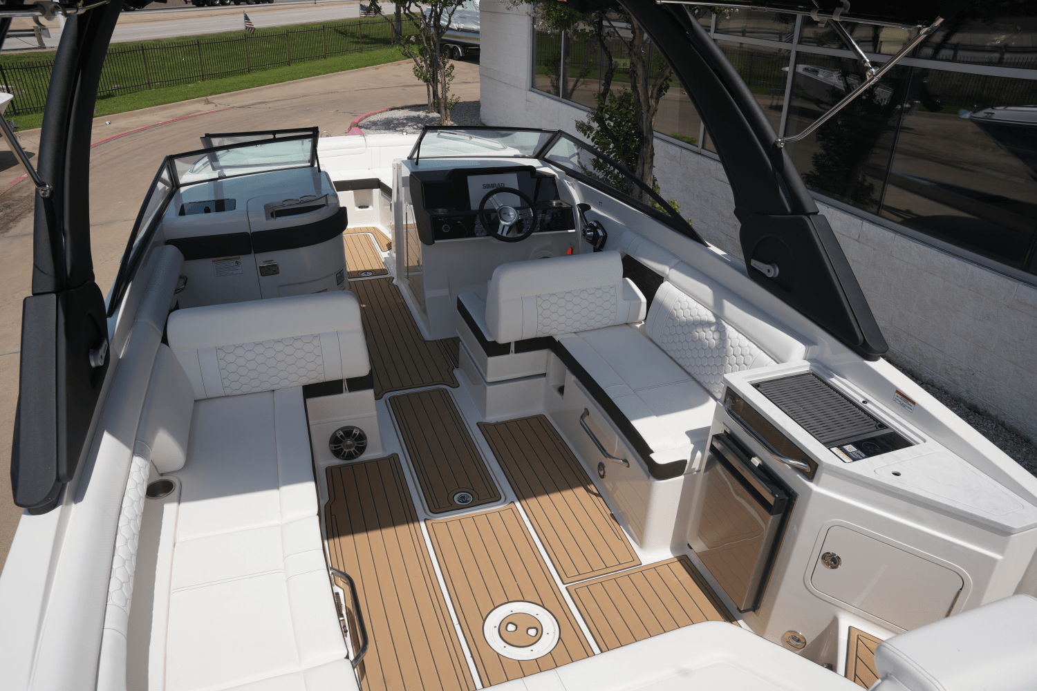 Slide: The Image of Sea Ray SDX 290 2025 - 11