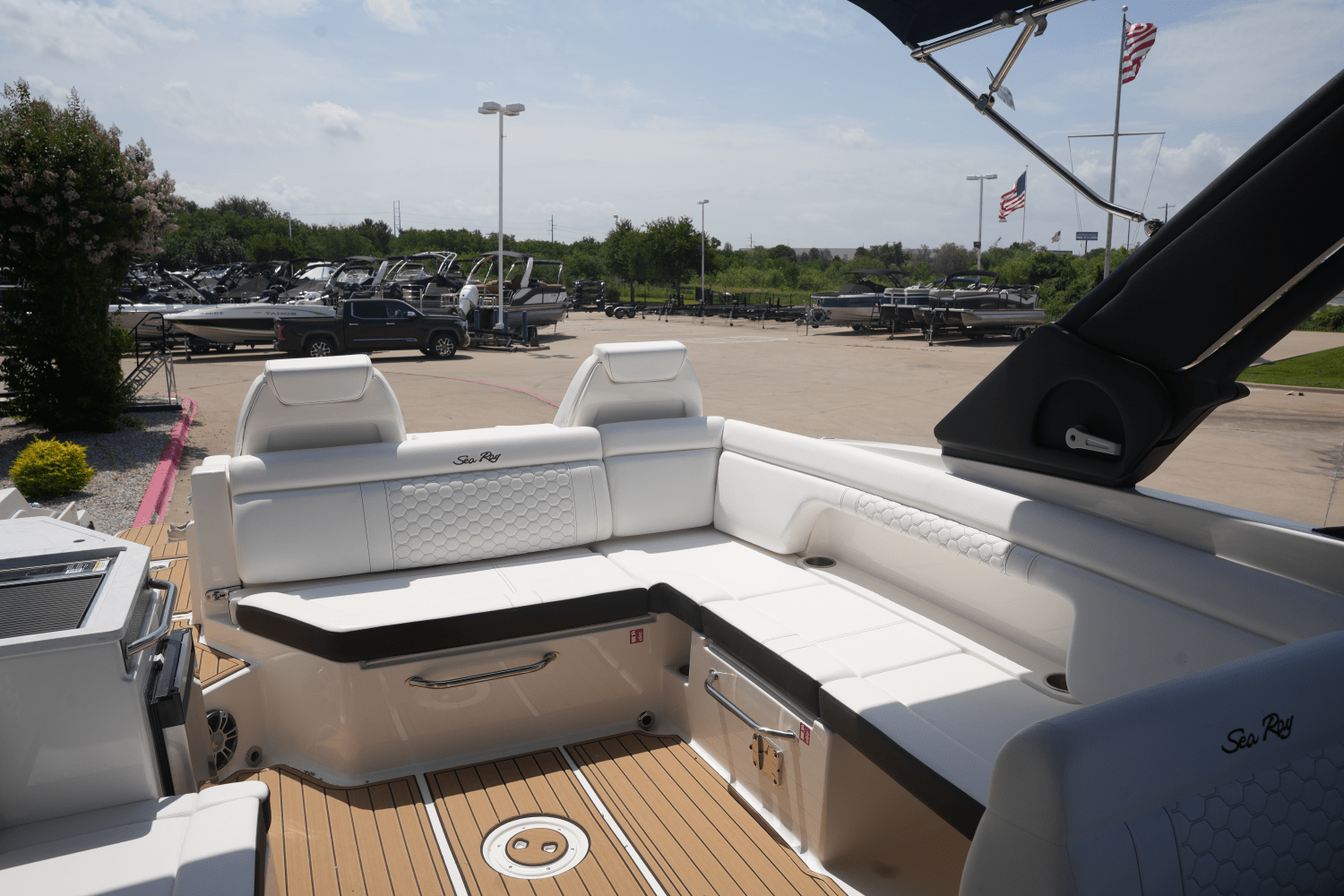 Slide: The Image of Sea Ray SDX 290 2025 - 12