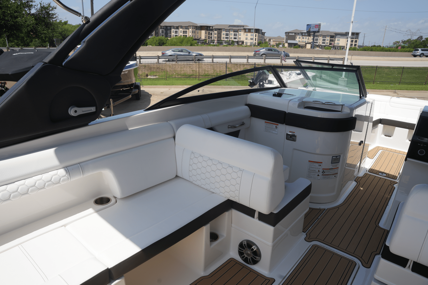 Slide: The Image of Sea Ray SDX 290 2025 - 13