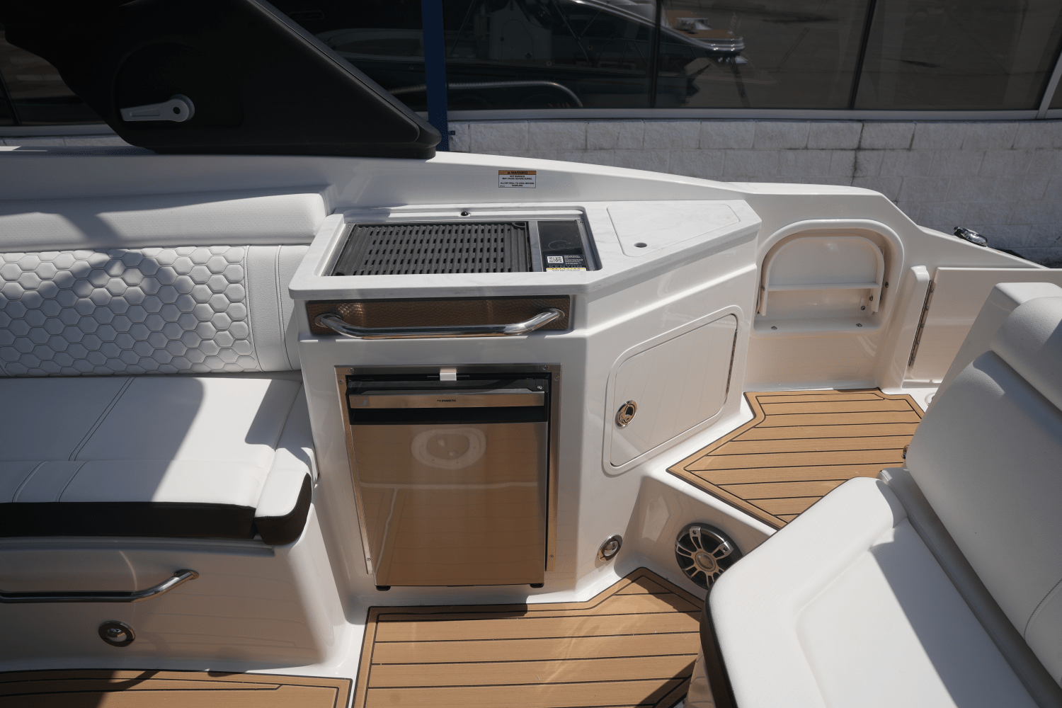 Slide: The Image of Sea Ray SDX 290 2025 - 15