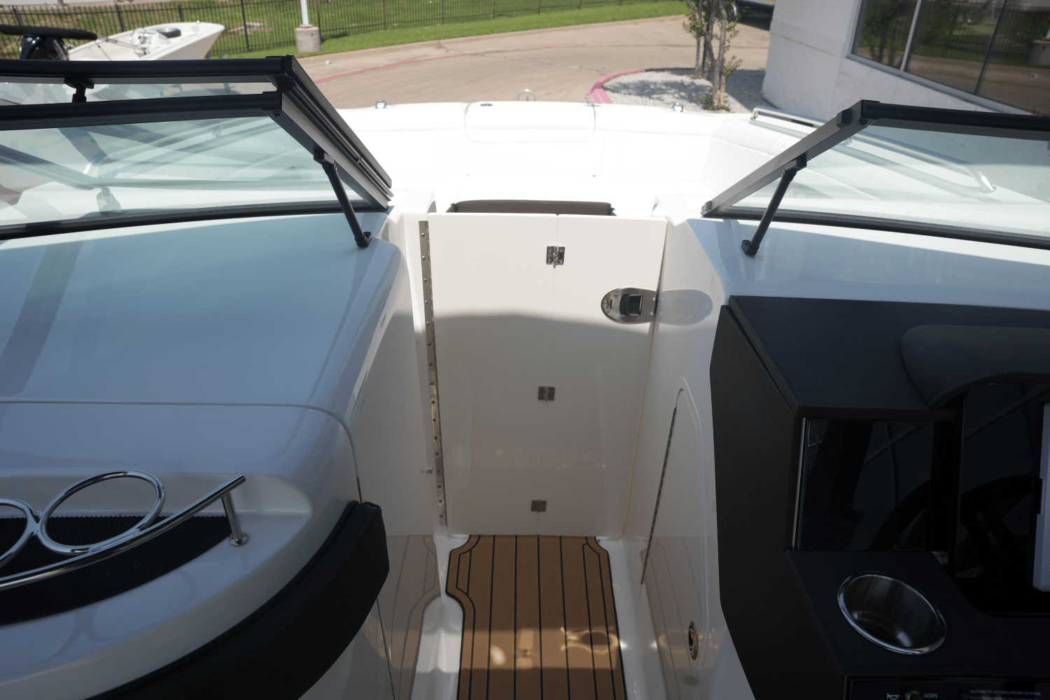 Slide: The Image of Sea Ray SDX 290 2025 - 24