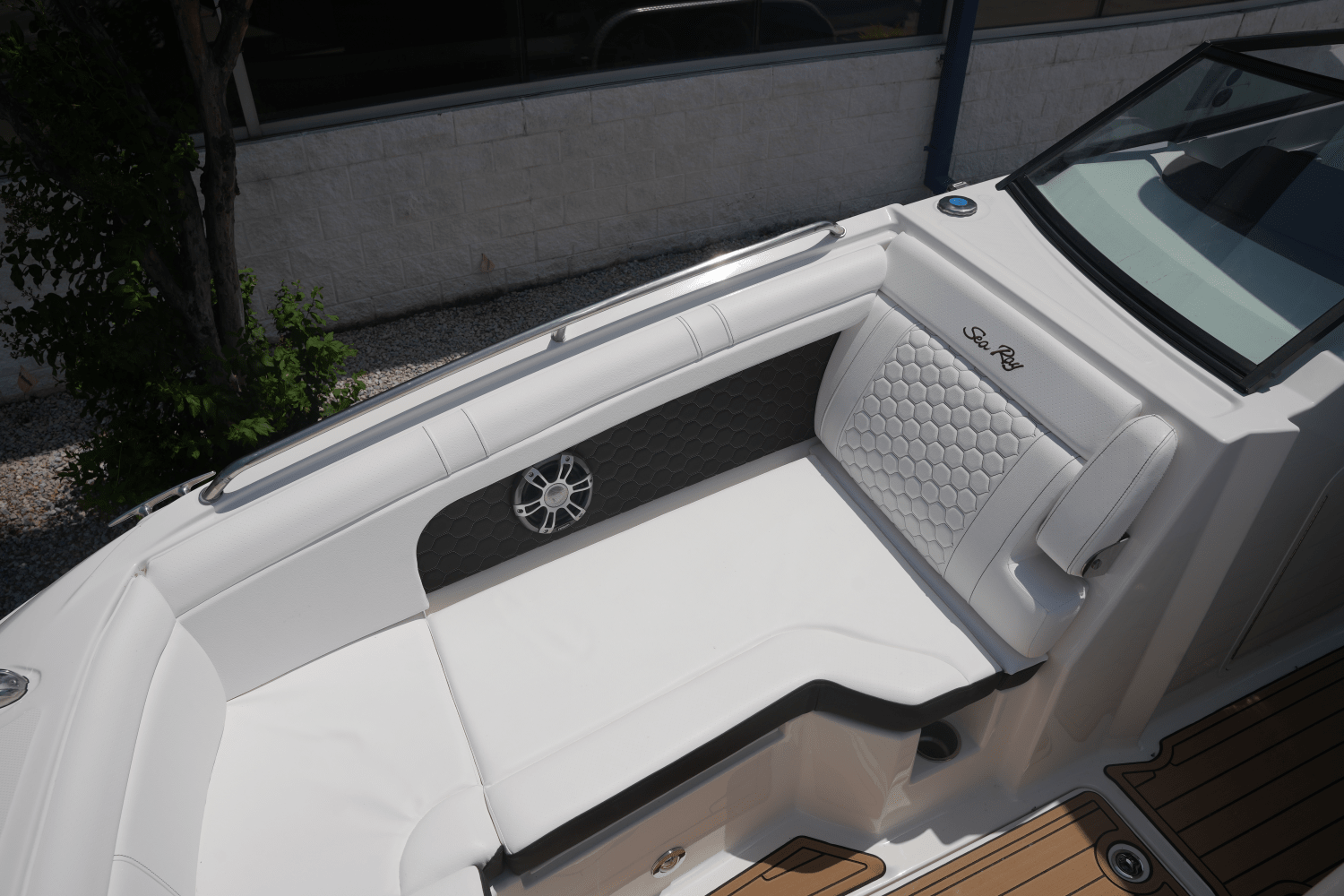 Slide: The Image of Sea Ray SDX 290 2025 - 25