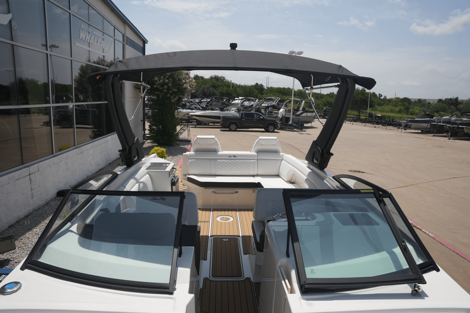 Slide: The Image of Sea Ray SDX 290 2025 - 28