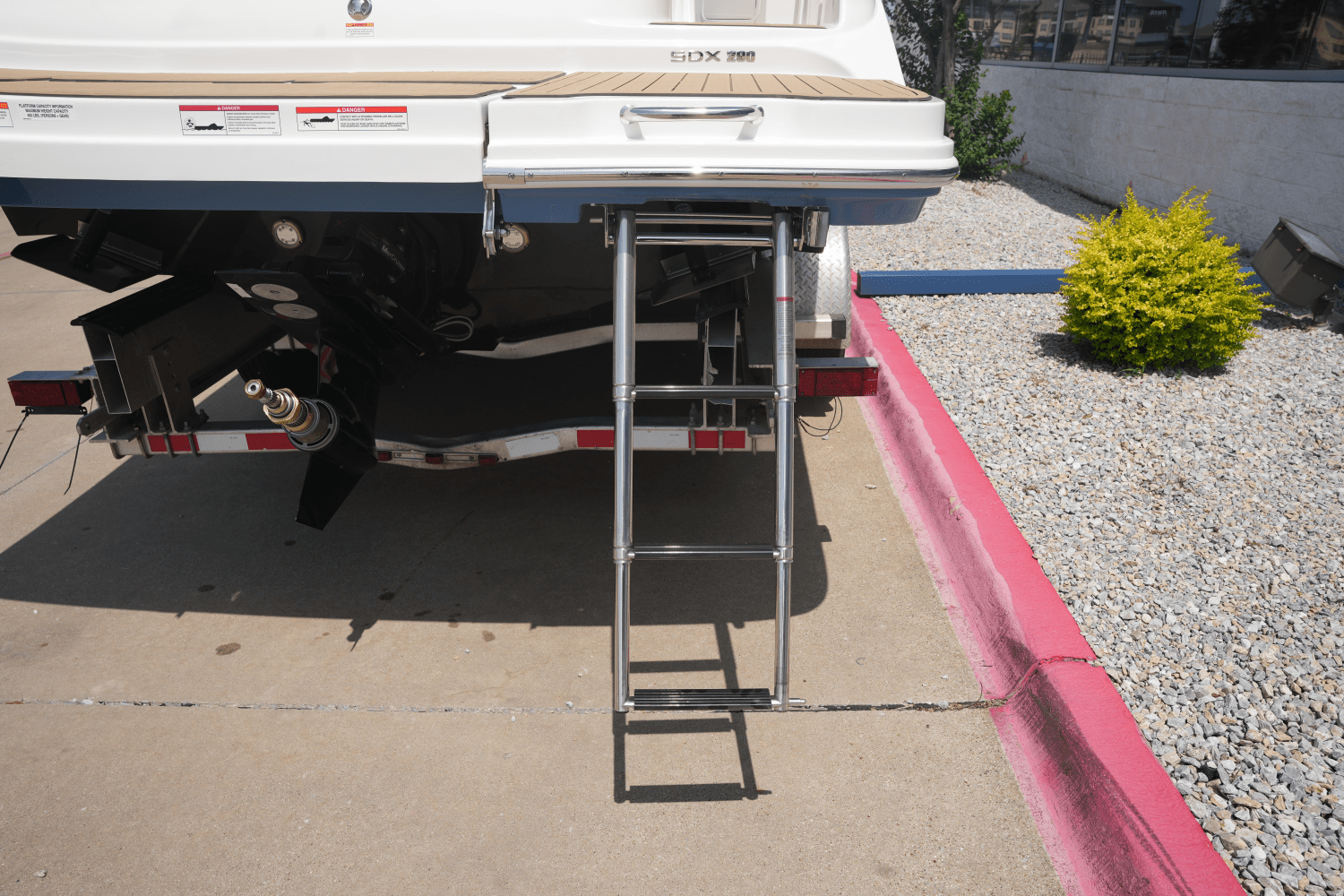 Slide: The Image of Sea Ray SDX 290 2025 - 5