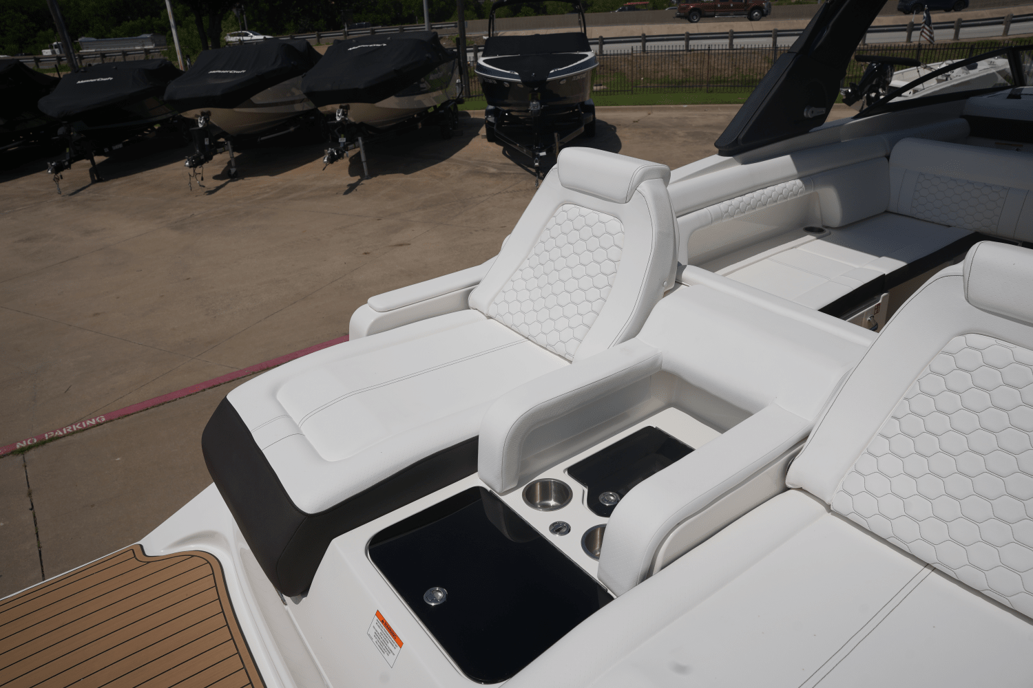 Slide: The Image of Sea Ray SDX 290 2025 - 7