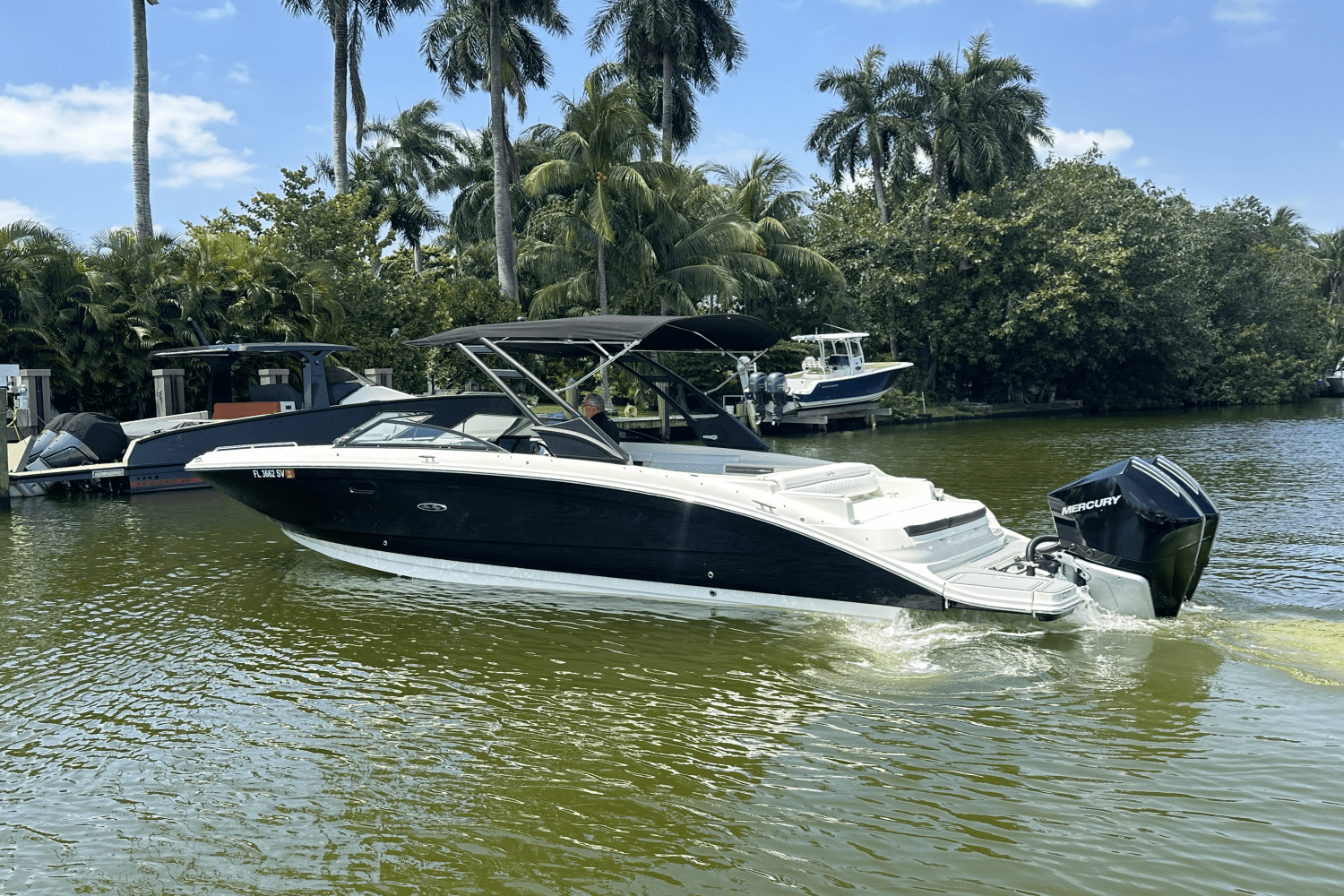 Slide: The Image of Sea Ray SDX 290 Outboard 2021 - 0