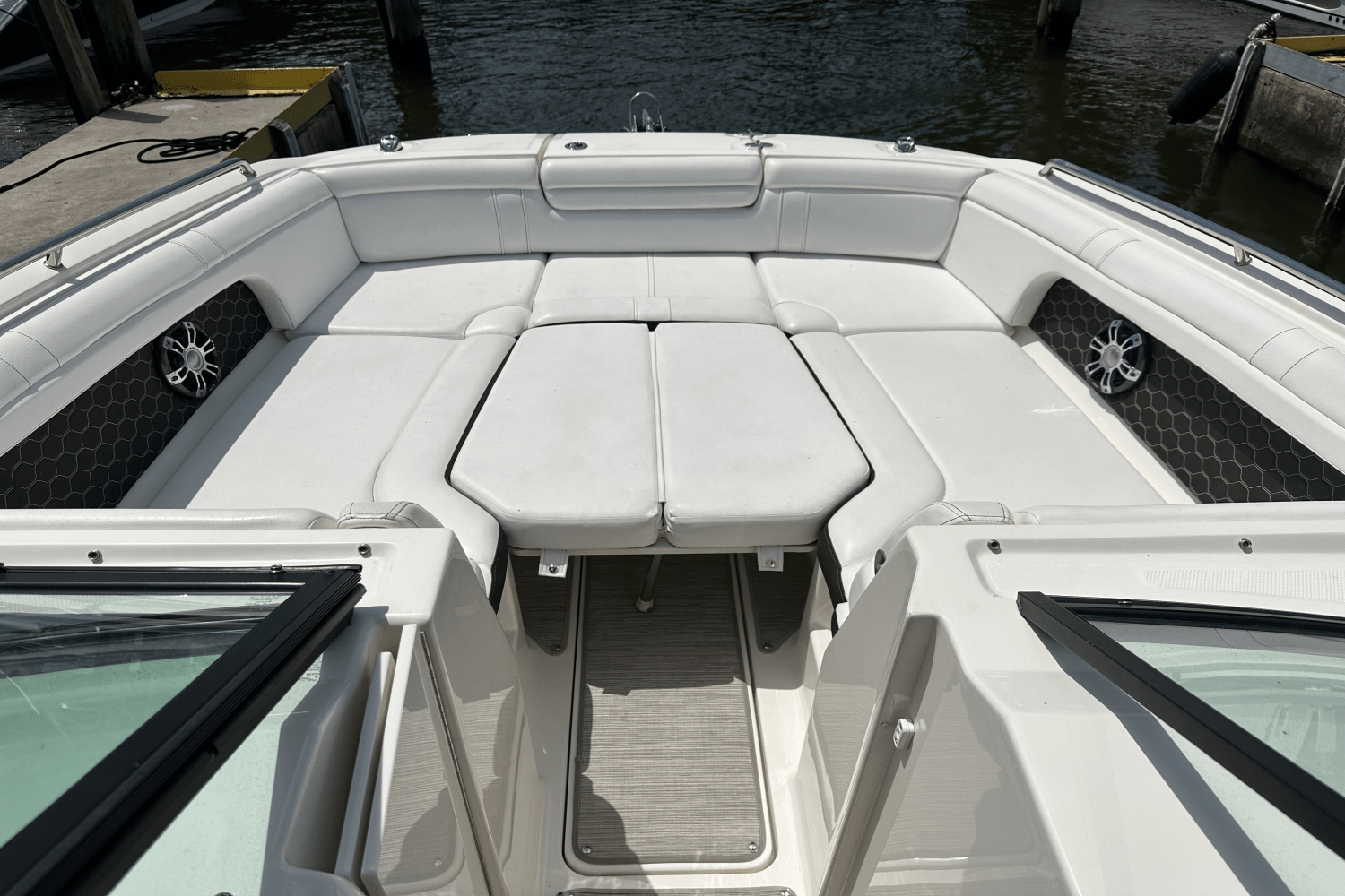 Slide: The Image of Sea Ray SDX 290 Outboard 2021 - 10