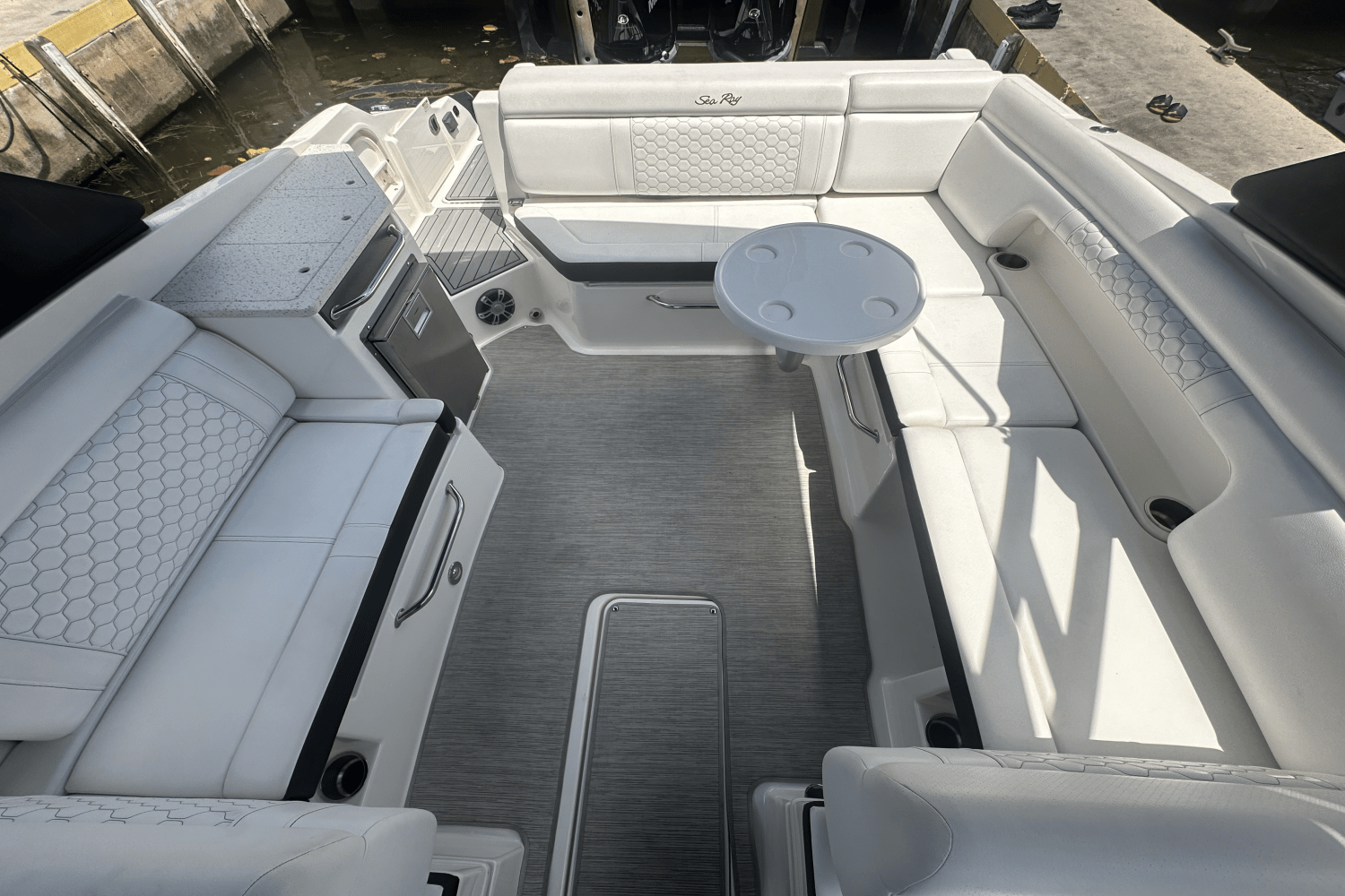 Slide: The Image of Sea Ray SDX 290 Outboard 2021 - 11