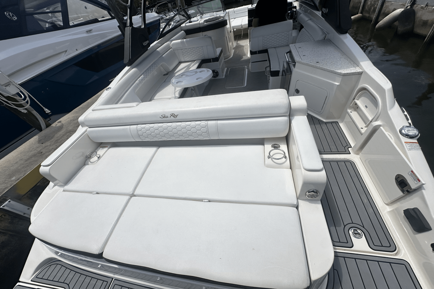 Slide: The Image of Sea Ray SDX 290 Outboard 2021 - 12