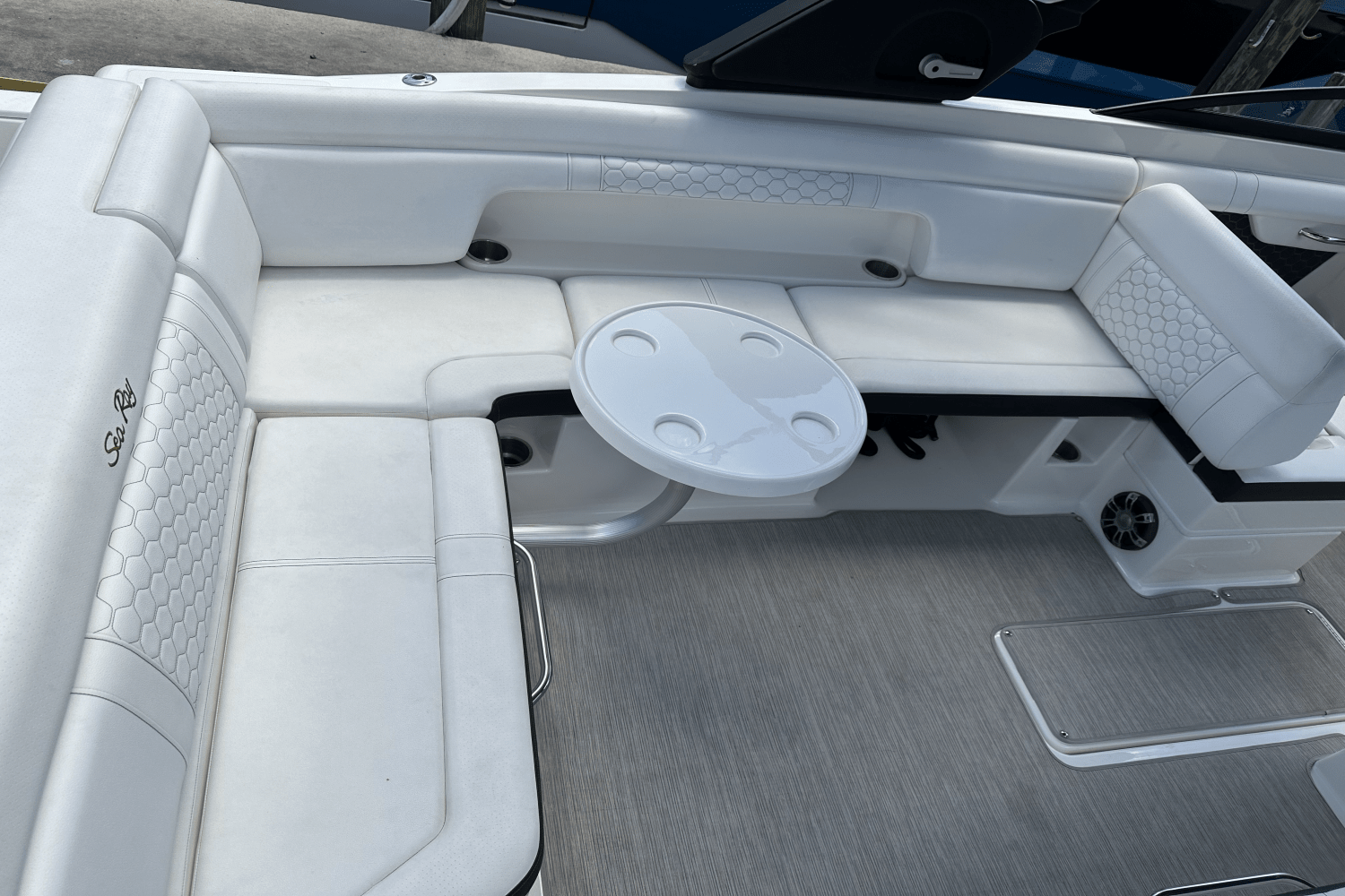 Slide: The Image of Sea Ray SDX 290 Outboard 2021 - 14