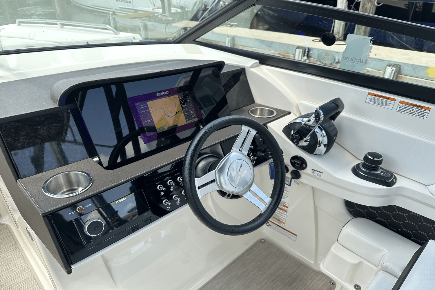 Slide: The Image of Sea Ray SDX 290 Outboard 2021 - 21