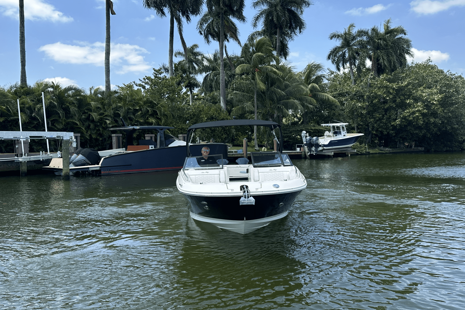 Slide: The Image of Sea Ray SDX 290 Outboard 2021 - 3