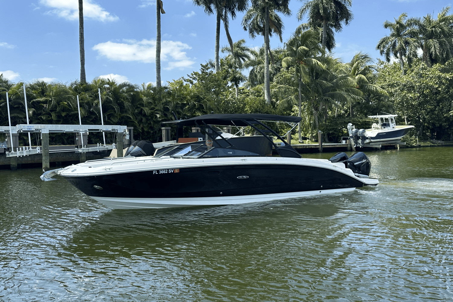 Slide: The Image of Sea Ray SDX 290 Outboard 2021 - 4