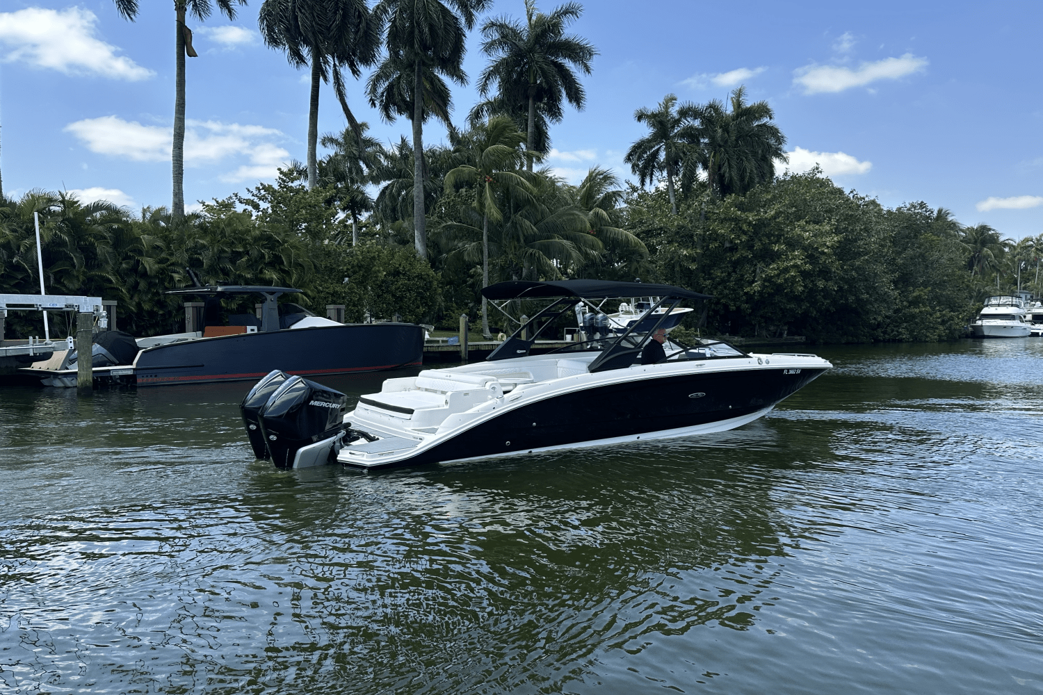 Slide: The Image of Sea Ray SDX 290 Outboard 2021 - 5