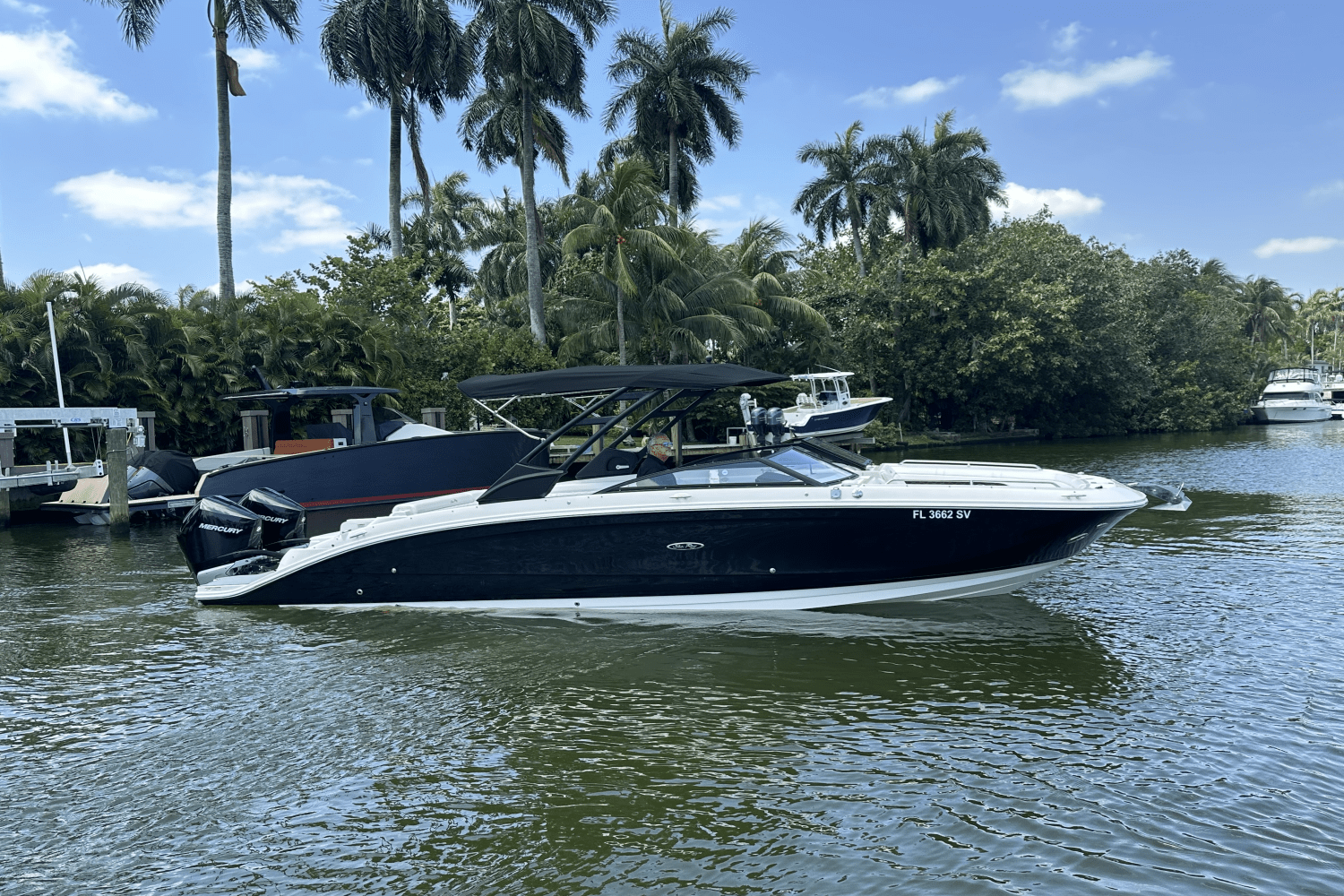 Slide: The Image of Sea Ray SDX 290 Outboard 2021 - 6