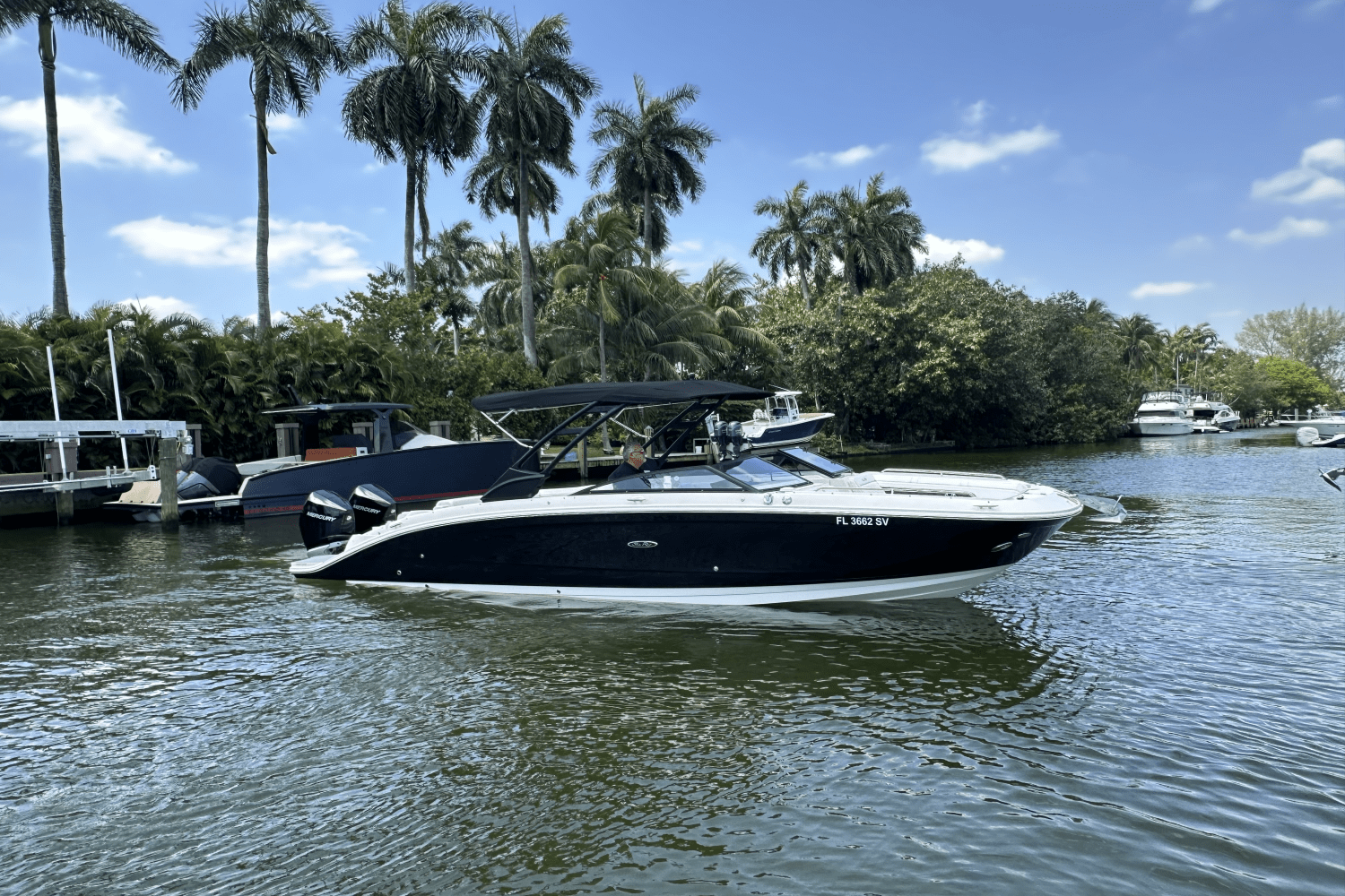 Slide: The Image of Sea Ray SDX 290 Outboard 2021 - 7