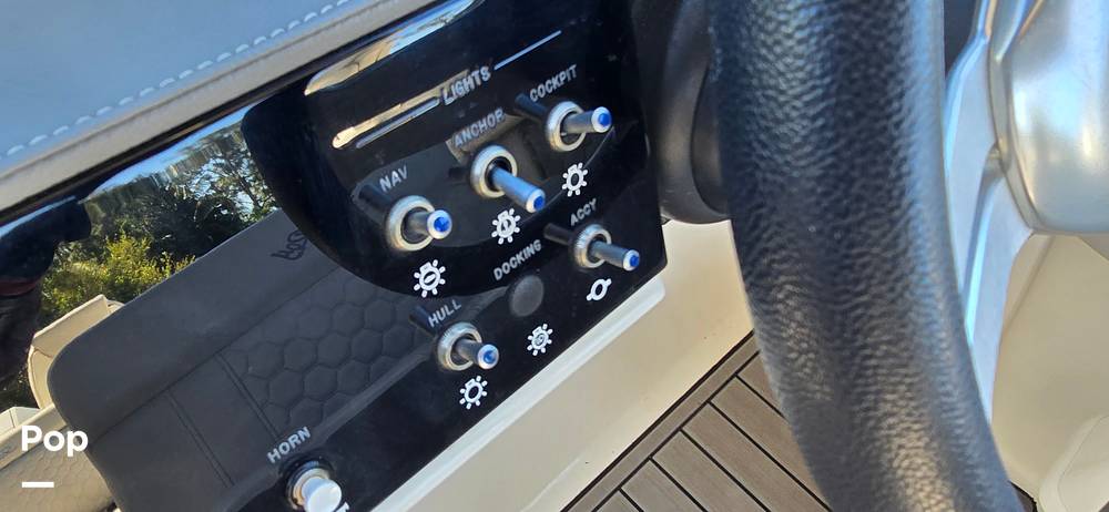 Slide: The Image of Sea Ray SDX 290 Outboard 2023 - 106