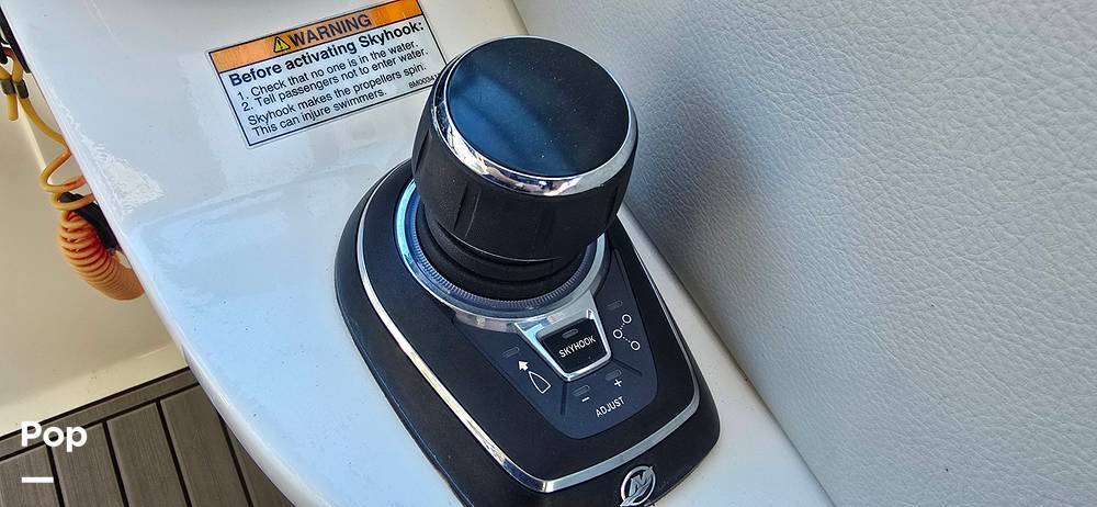Slide: The Image of Sea Ray SDX 290 Outboard 2023 - 110