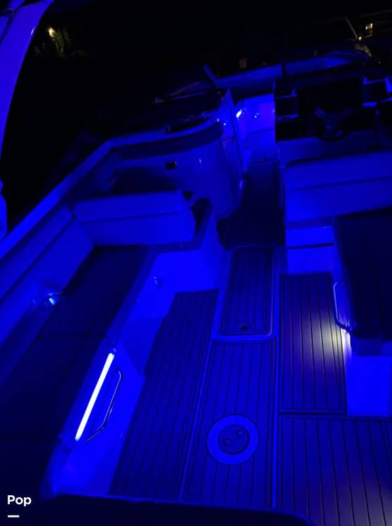 Slide: The Image of Sea Ray SDX 290 Outboard 2023 - 121